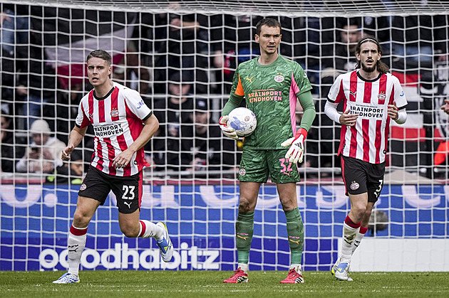 Brankář Kovář s PSV ovládl Eredivisie, má třetí titul v evropských ligách