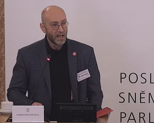 Potřebujeme televizi jako vládní vysílač, tvrdí Hampl. Začal boj o Radu ČT Potřebujeme televizi jako vládní vysílač, tvrdí Hampl. Začal boj o Radu ČT