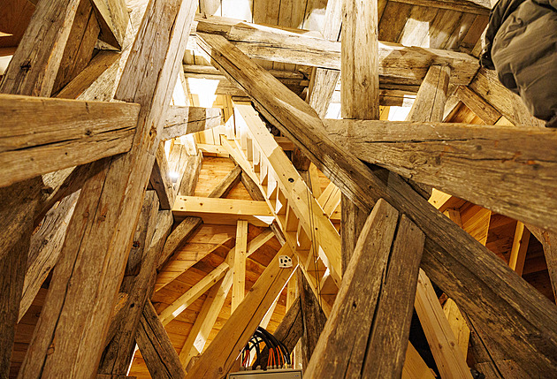 Výjimečně vysoká a štíhlá. Radniční věž ve Znojmě po letech oprav láká návštěvníky