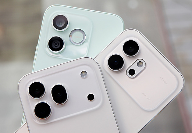 Nejlevnější z celé řady, přesto překvapí výbavou. S iPhonem má společné prvky