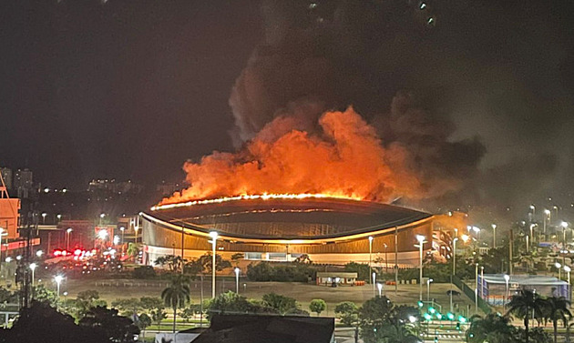 Olympijský velodrom v brazilském Riu zachvátil požár, bojuje s ním 60 hasičů