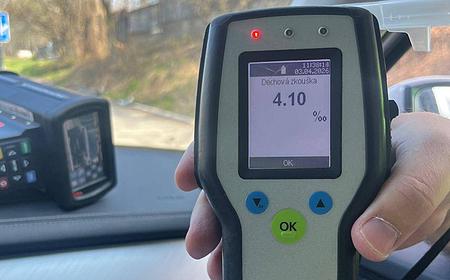 Řidič nadýchal čtyři promile. Policistům tvrdil, že nic nepil a měl pravdu