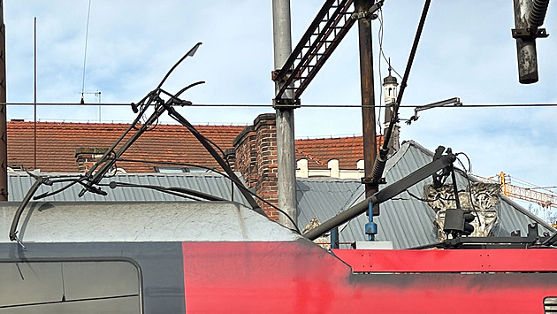 Porucha trakčního vedení zastavila provoz vlaků přes Smíchovské nádraží