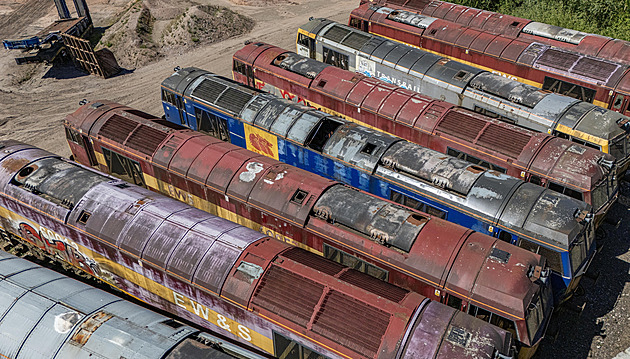 Hřbitovy tanků, vlaků i jízdních kol. Tato místa působí jako z apokalypsy