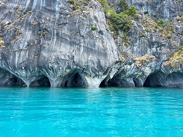 Tyrkysové chrámy z Chile. Mramorové jeskyně na jezeře jsou zázrakem Patagonie