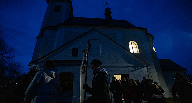 OBRAZEM: Velikonoční oslavy vrcholí. Podívejte se, jak lidé nejen v Česku slaví