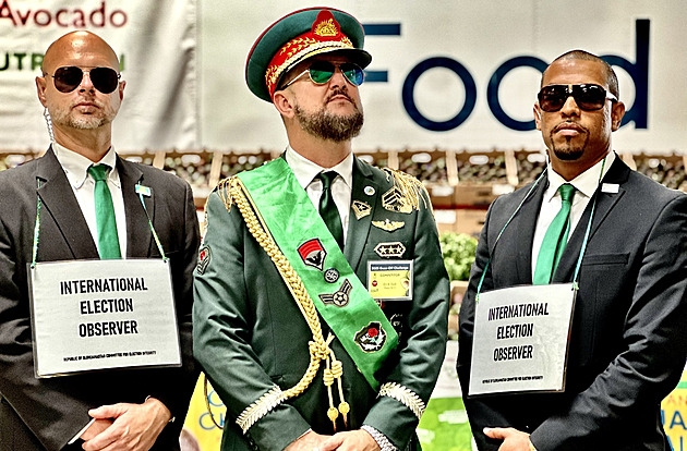 Diktatura v Kalifornii. Založil si vlastní stát, kroksy tvrdě trestá