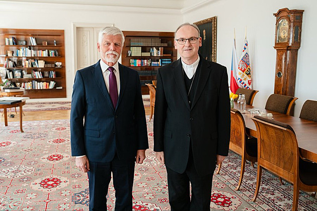 Prezident se setkal s novým pražským arcibiskupem. Vytyčili si společný úkol Prezident se setkal s novým pražským arcibiskupem. Vytyčili si společný úkol