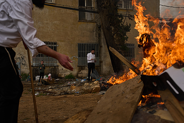 Izraelci slaví pesach v krytech, oslavy v Jeruzalémě a Tel Avivu narušily rakety