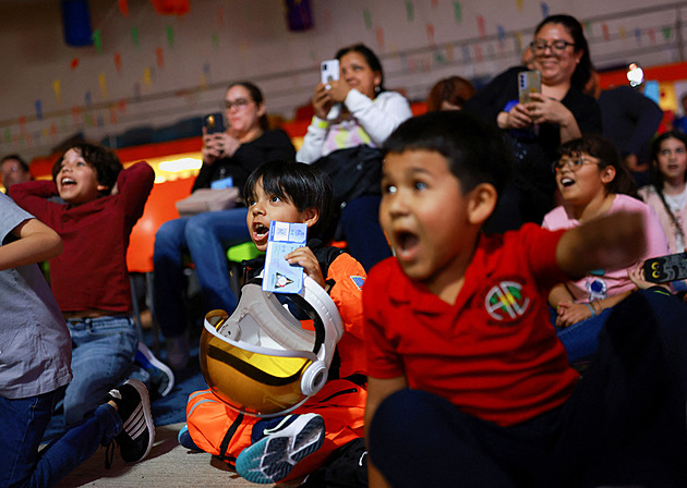 Grilované hovězí, brokolice a zákaz příliš drobit. Jak vypadá jídelníček posádky Artemis II
