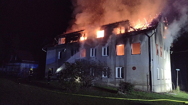 V rodinném domě zřejmě vzplály baterie pro vozík, škoda je šest milionů