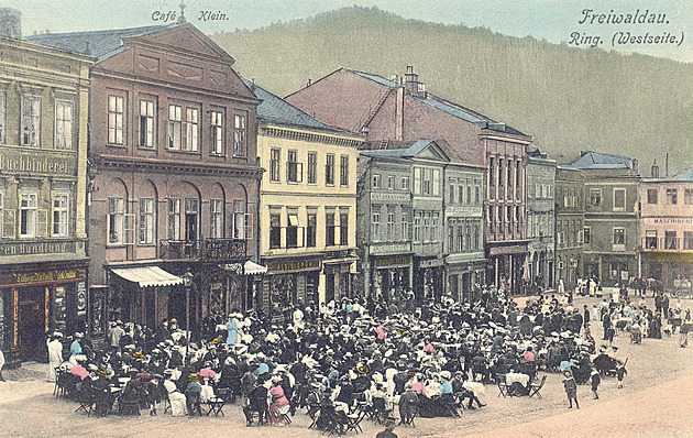 Kleinova kavárna hostila smetánku i obchodní jednání, po válce z ní byla jídelna