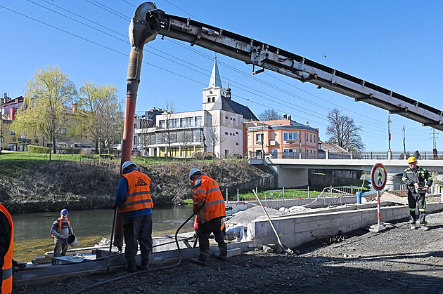 Místo k odpočinku a setkávání. Meziříčská náplavka u Bečvy má být hotová letos