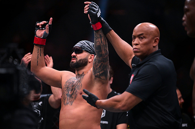 Kontroverzní Hokit se pustil do Procházky. Vytasil na něj světelný meč