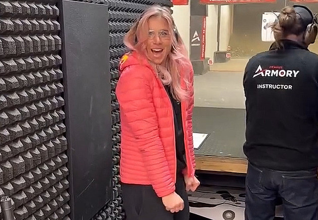 Ester Ledecká se rozešla s tenistou Staňkem, oznámila to videem ze střelnice