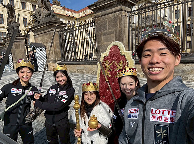 Trdelník a Karlův most. Krasobruslaři vyrazili po šampionátu objevovat Prahu