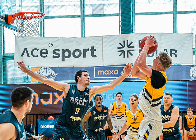 Razantní škrty v Děčíně: před play off končí top střelec i další Američan