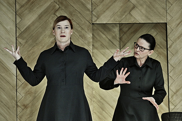 RECENZE: Sněhobílý dort vězněnou dívku neobměkčil. Dejvičtí hrají o manipulaci