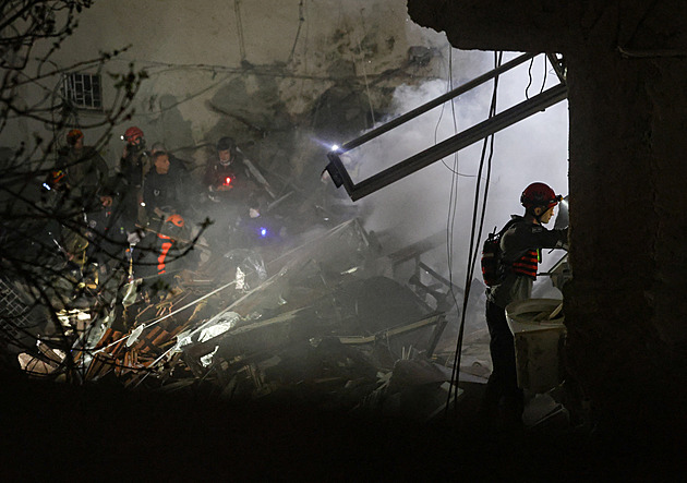 V izraelské Haifě íránská střela zasáhla obytný dům, nejméně dva lidé zemřeli