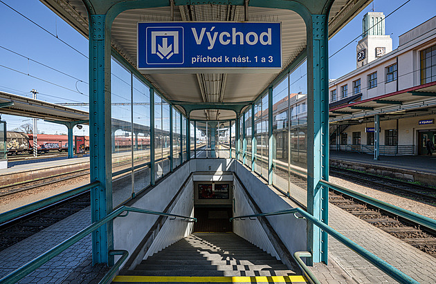 Dnes bez klepání, velel ministr dopravy. Začala přestavba nádraží v Hradci