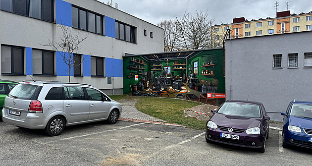Šedé trafostanice jsou minulostí, proměnily se v dílny, observatoře i herny