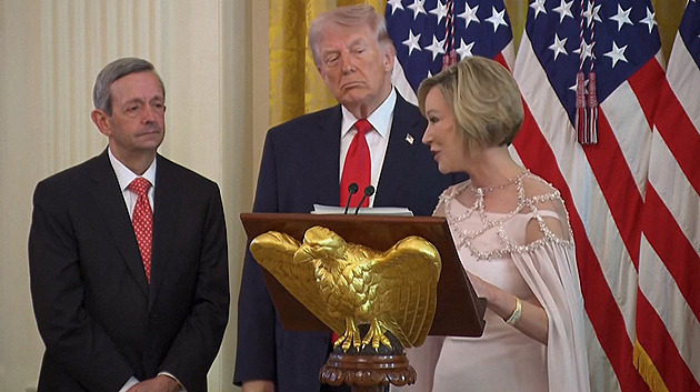 Trump je jako Ježíš, rozplývala se pastorka. Proč Bílý dům video raději stáhl Trump je jako Ježíš, rozplývala se pastorka. Proč Bílý dům video raději stáhl