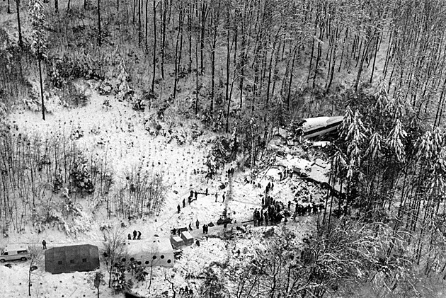 Piloti se ztratili v mlze nad Basilejí. Let 435 skončil nárazem do svahu