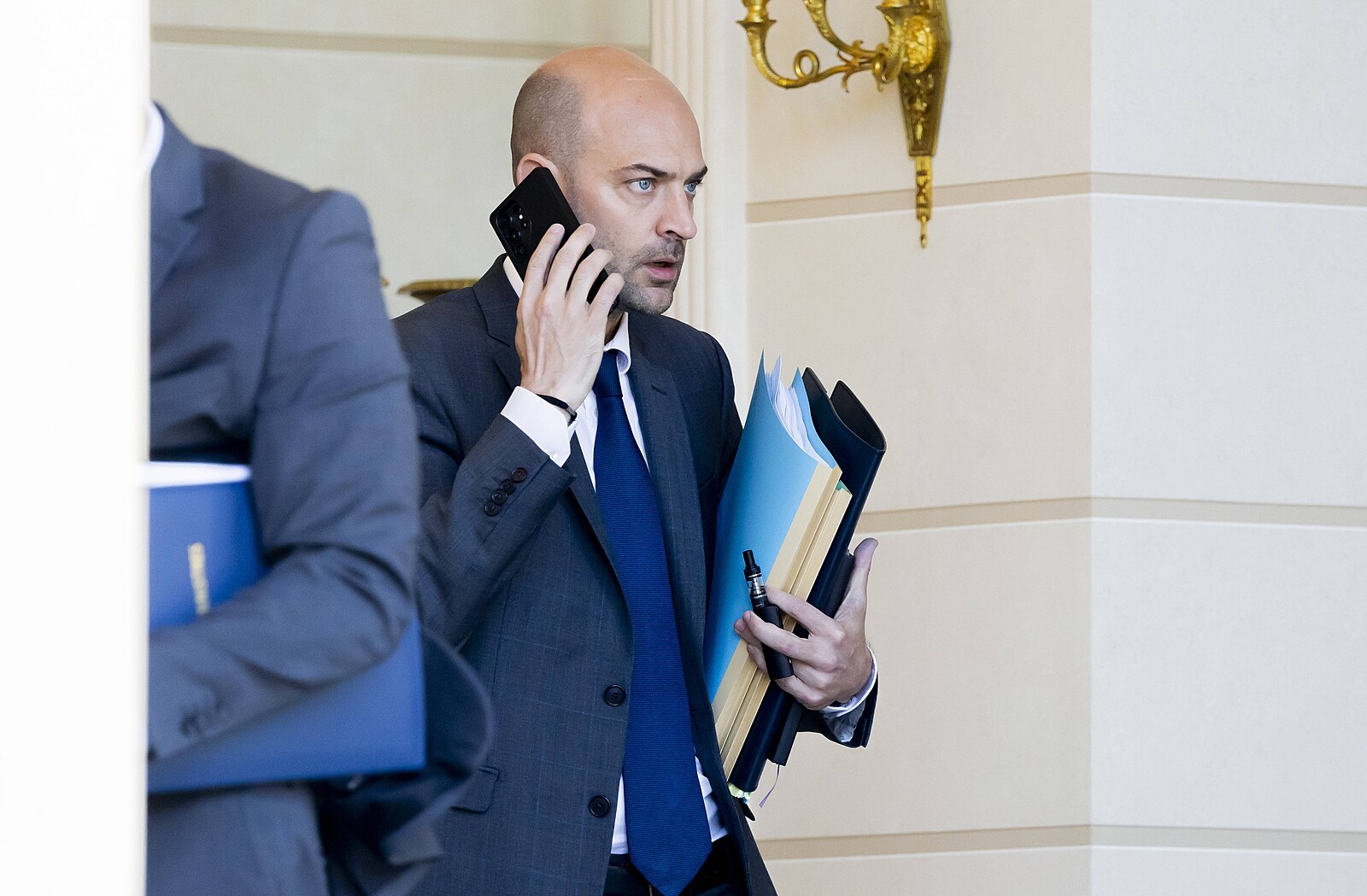 Íránci zadrželi pracovníky francouzské ambasády v Teheránu. Paříž protestuje