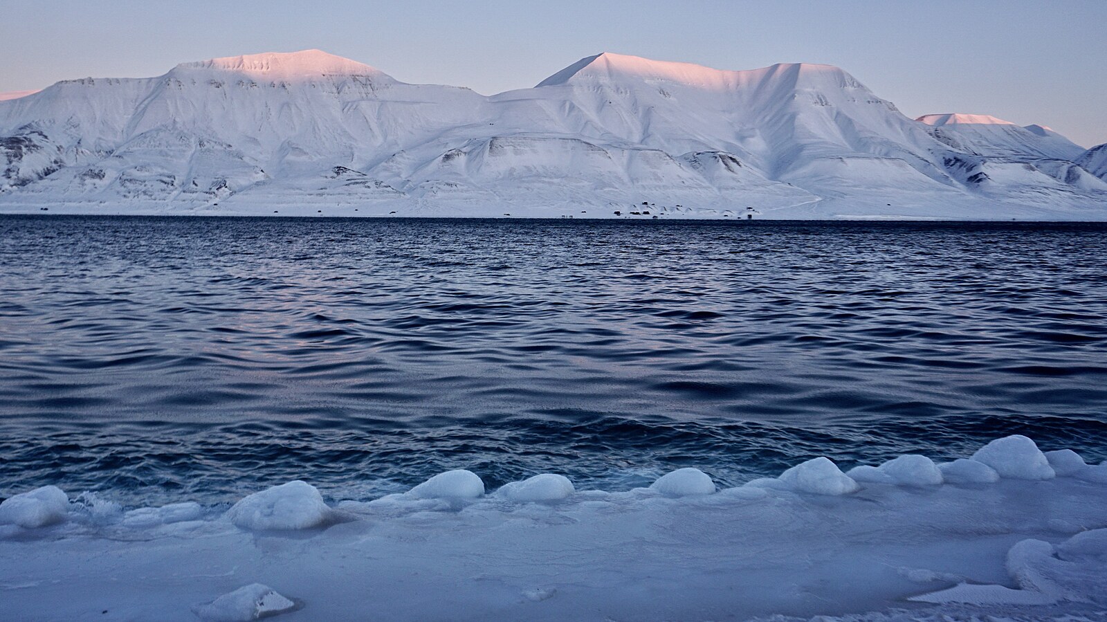 Na Špicberkách se ztratil Čech, zřejmě polárník Jakeš. Dle úřadů je po smrti