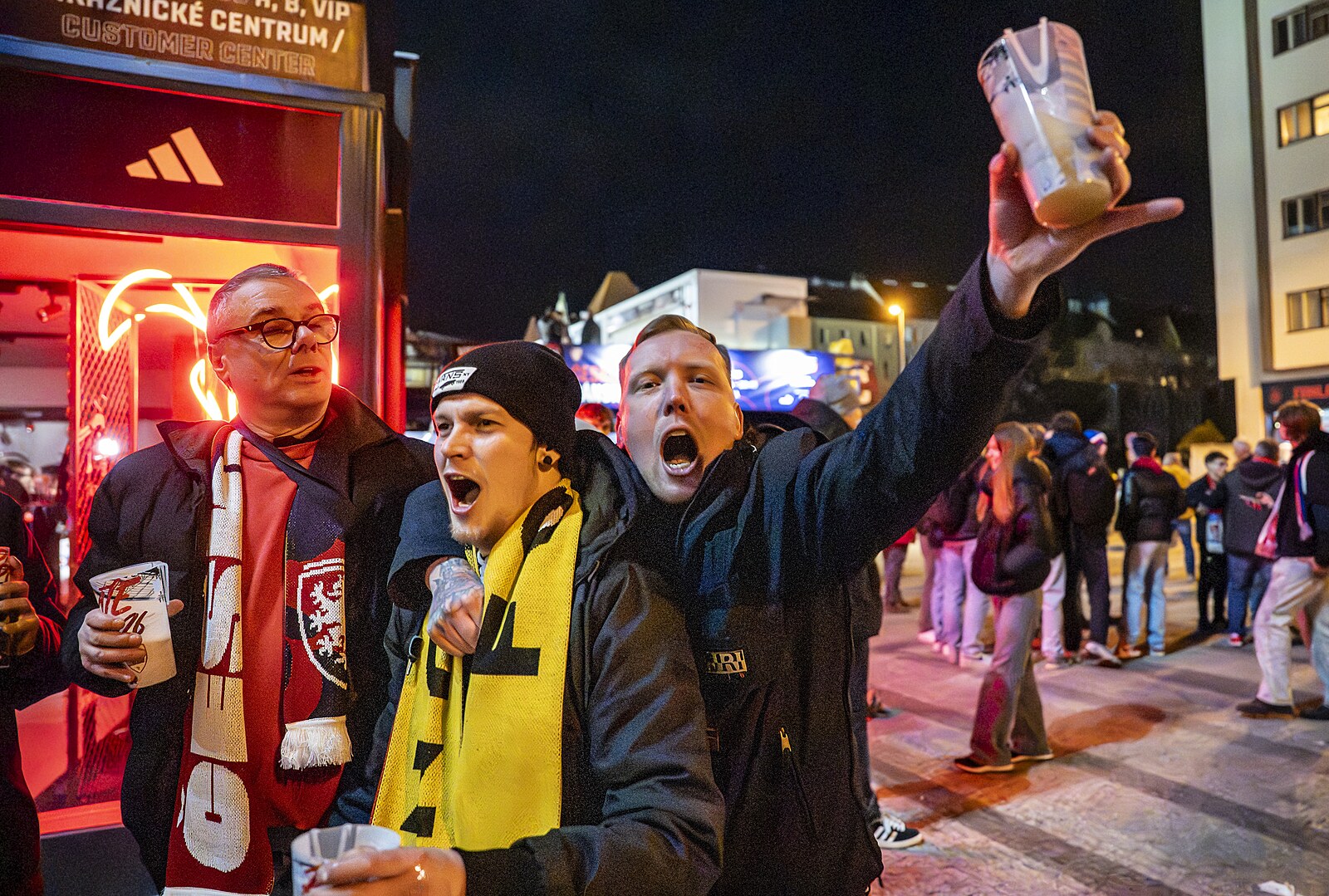 Češi se chystají na fotbalový šampionát. Zájem o letenky po výhře skokově vzrostl
