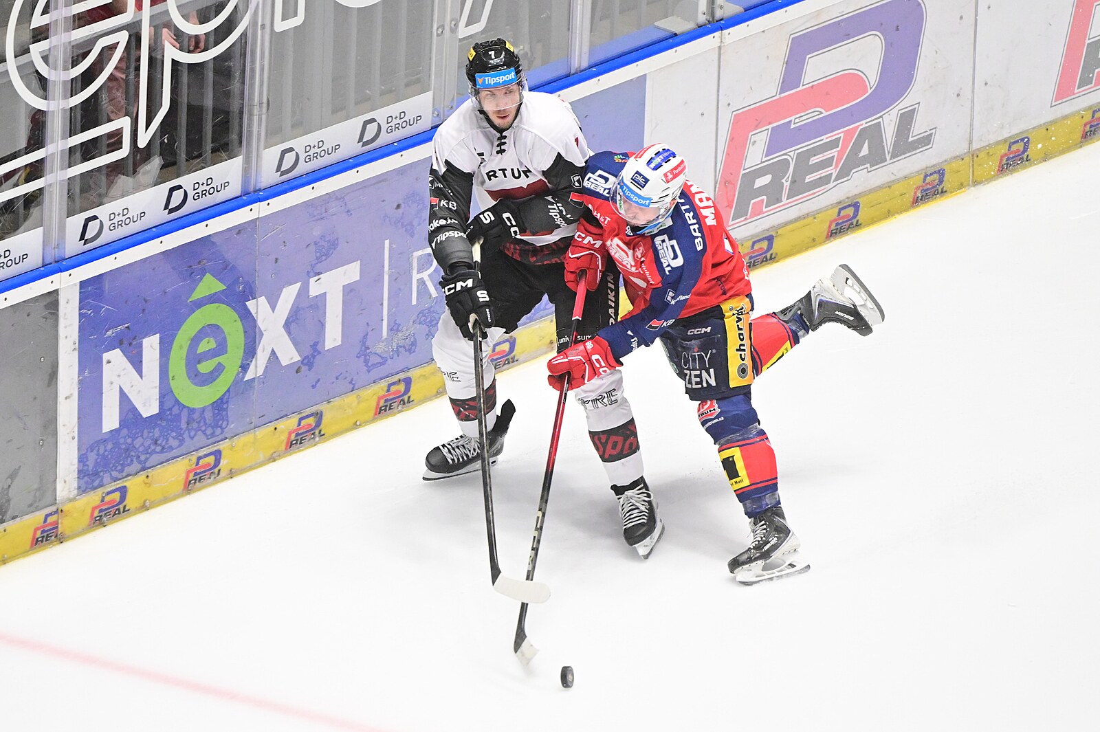 ONLINE: Mandát v oslabení vyrovnává mač se Spartou. Třinec přivítá Karlovy Vary