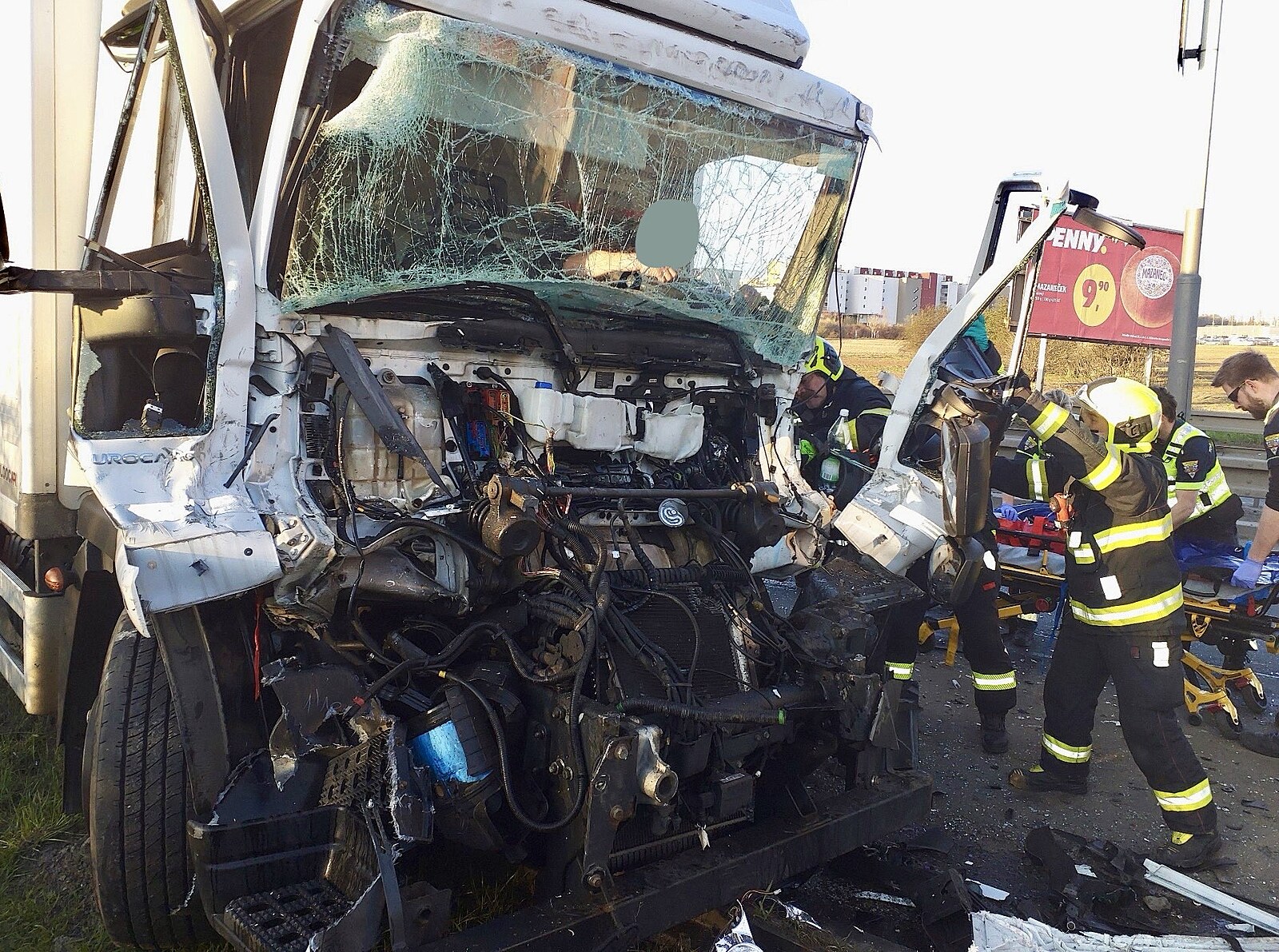 U OC Letňany bouraly dva náklaďáky. Ve Kbelské se vytvořily kolony