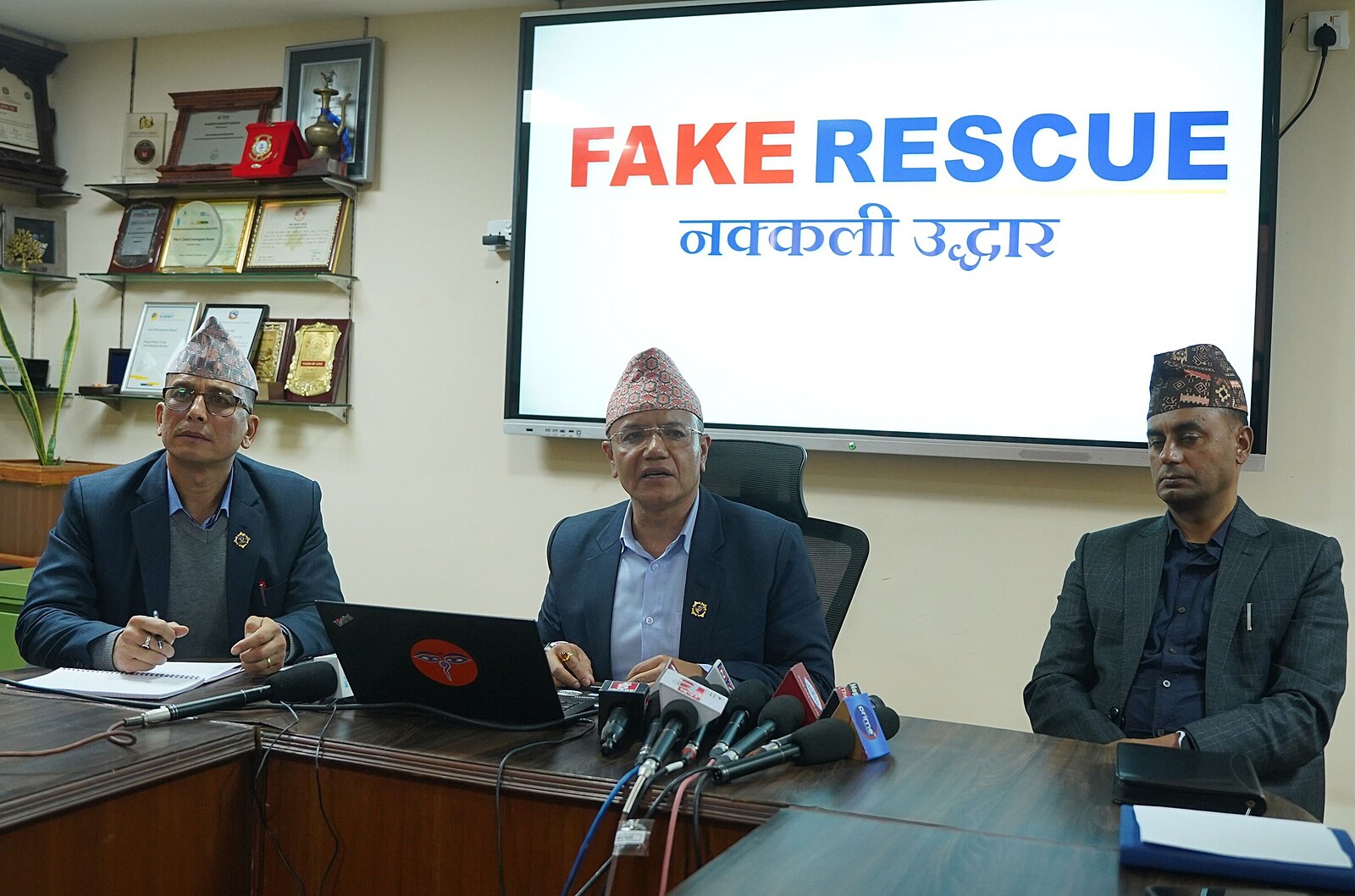 Průvodci na Mount Everestu kvůli pojistným podvodům trávili horolezce