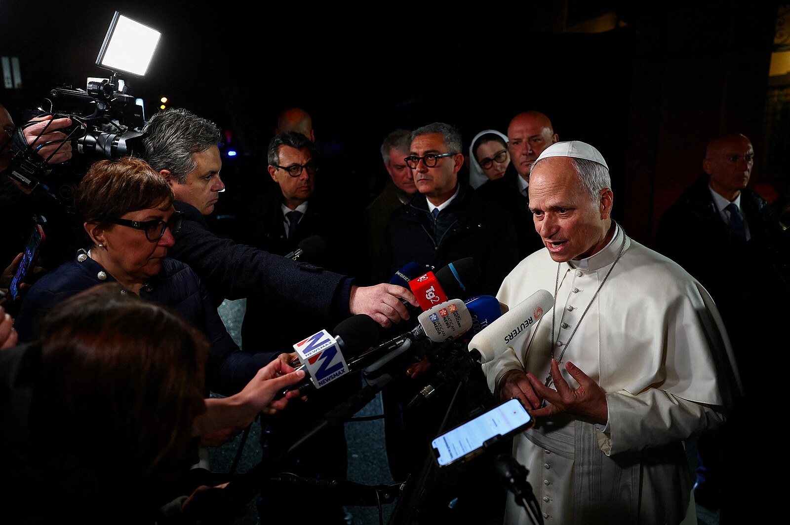 Útoky na civilní infrastrukturu jsou válečný zločin, připomněl papež Trumpovi