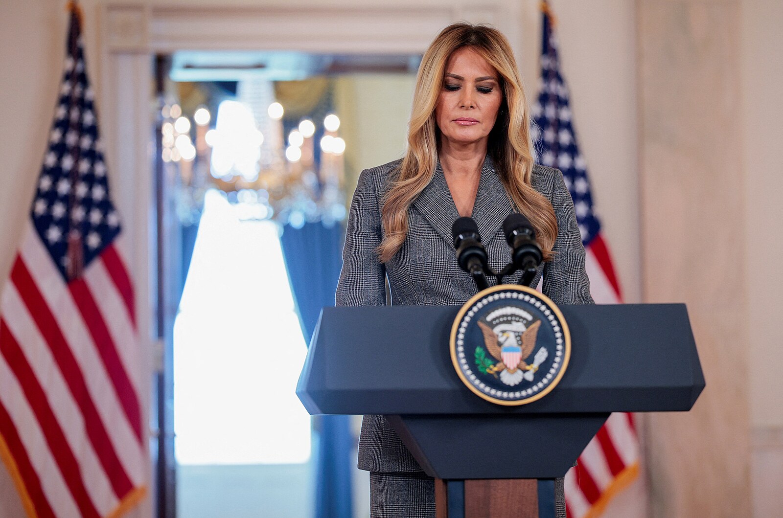 Nikdy jsem se s Epsteinem nepřátelila, hájí se Melania Trumpová. Svolala na to tiskovku
