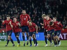 �e�tí fotbalisté v euforii po rozhodující penalt�.