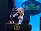 Americký prezident Donald Trump hovo�í s noviná�i v tiskovém sále Jamese...