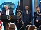 Americký prezident Donald Trump hovo�í s noviná�i v tiskovém sále Jamese...
