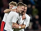 Luká� �erv a Vladimír Coufal slaví postup na fotbalové mistrovství sv�ta.