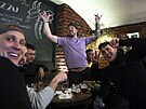 Pokra�uje se i ve m�st�. �e�tí fanou�ci postup na mistrovství sv�ta slavili...