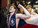 P�i odchodu ze stadionu se stále zpívalo.