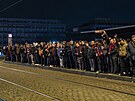 To jedna tramvaj neodveze. �e�tí fanou�ci pak postup na mistrovství sv�ta...