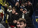 Dlouho trvalo, ne� se skandující �e�tí fanou�ci v�bec dostali ze stadionu.