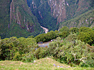 �eleznice k Machu Picchu (dole, podél �eky)