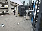 V Opatovské ulici v Praze n�kdo v noci na sobotu po�kodil dva bankomaty. (4....