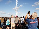 Lidé sledují na Florid� start rakety Orion v rámci mise Artemis II, která po 54...