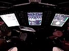Astronauti NASA vezmou na misi Artemis II iPhony. Ve stavu beztí�e si je...
