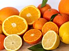 Citrusy jsou známým zdrojem vitaminu C, mezi nejbohat�í potraviny ale nepat�í.
