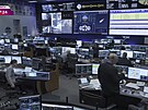�ídící centrum v Kennedyho vesmírném st�edisku p�i posledních p�ípravách na...