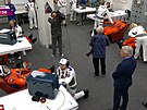 Poslední kontrola astronaut� a jejich skafandr� p�ed misí Artemis II, ne� se...